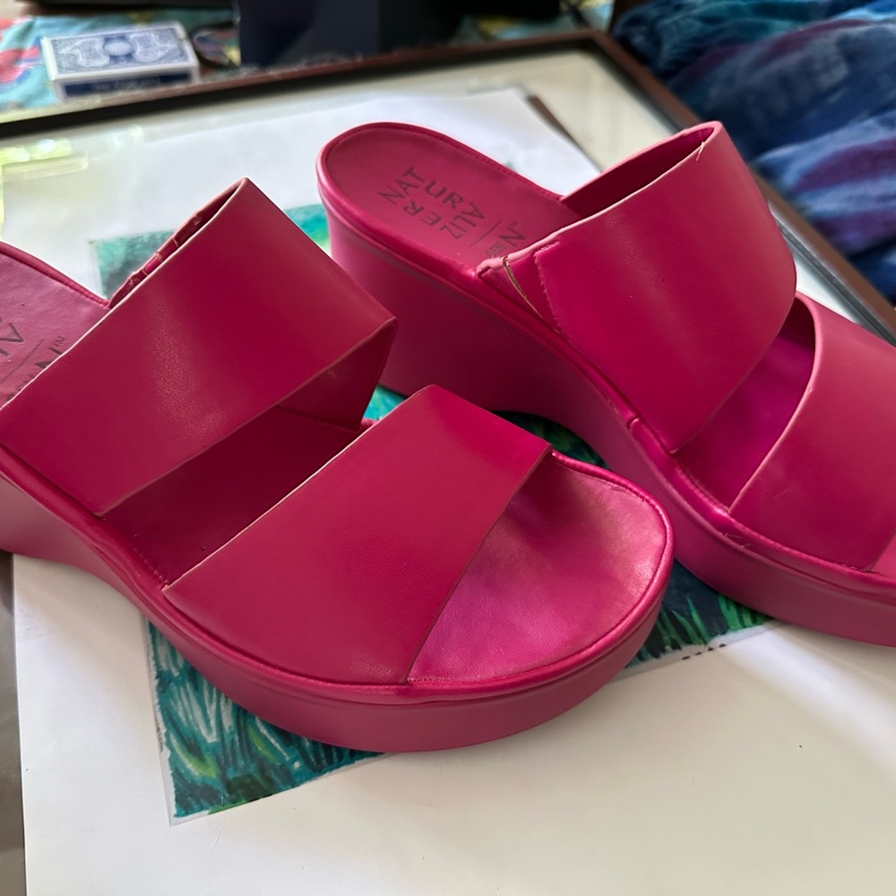 By Naturalizer, fun dark pink wedge slides in size 9.5 women’s